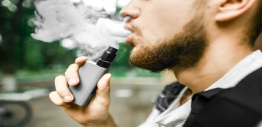 Ölümden döndü: Elektronik sigara yüzünden ciğeri söndü