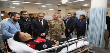 Vali, Emniyet Müdürü, Jandarma Komutanı... Şanlıurfa'da yaralı polislere ziyaret