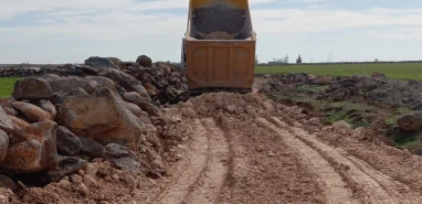 Viranşehir Belediyesi'nden kırsalda yol mesaisi...