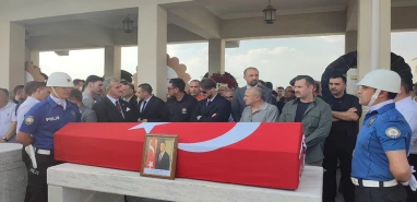 Eski Bitlis Valisi Erol Karaömeroğlu son yolculuğuna uğurlandı