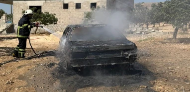 Şanlıurfa’da evinin önündeki otomobilini ateşe verdi!