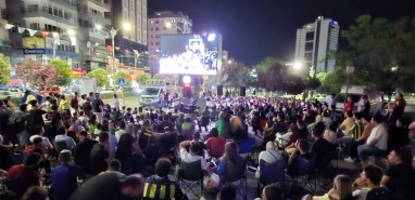 Şanlıurfa'da formasına giyen geldi... Tarihi başarıya tanıklık ettiler
