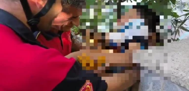 Kolu korkuluğa saplandı! Şanlıurfa itfaiyesi imdadına yetişti