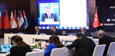 Uluslararası toplantıların biri bitiyor diğeri başlıyor! Açılış konuşmaları ise Önen'den