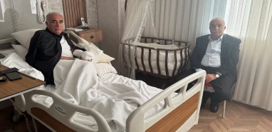 Şanlıurfa eski milletvekili kaza geçirdi! Fakıbaba hastanede ziyaret etti