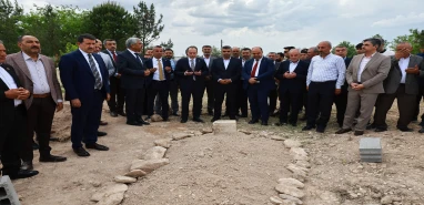 Fatih Erbakan’dan vefa! Kabrini ziyaret etti