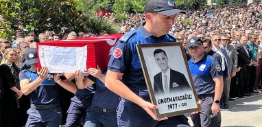 Manisa Ferdi Zeyrek'e veda etti! Gözyaşları sel oldu