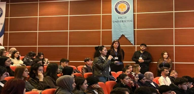 Şanlıurfalı akademisyen öğrencilerini uçuruyor!