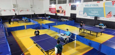 Karaköprü’de 230 genç masada rekabet ediyor