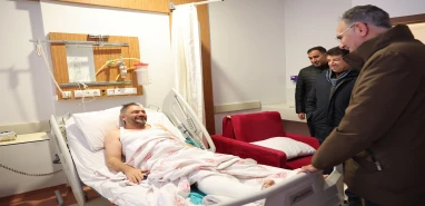 Şanlıurfa’da görevi başındayken ayağını kırmıştı! Başkan Kuş’tan personele ziyaret