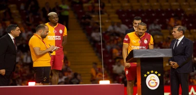 Osimhen ve Sane için görkemli tören