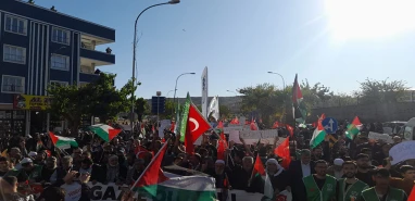 Şanlıurfa'da binlerce kişi Gazze'ye destek için yürüdü