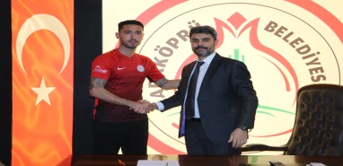 Lider Karaköprüspor’dan savunmaya takviye
