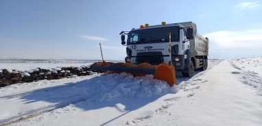 Şanlıurfa’da lapa lapa yağan kar harıl harıl temizlendi