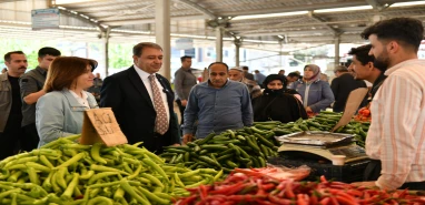 Vali Şıldak, pazar esnafını ziyaret etti