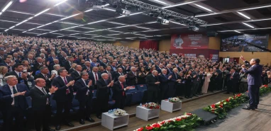CHP’de Olağanüstü Kurultay: Özgür Özel tüm oyları alarak yeniden seçildi