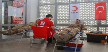 Şanlıurfa’da jandarmadan Kızılay’a can bağışı