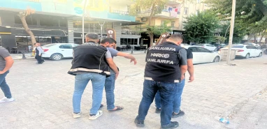 Şanlıurfa polisi, uyuşturucu satıcılarının ensesinde