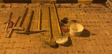 Şanlıurfa'da kaçak kazı yapan şüpheliler suçüstü yakalandı
