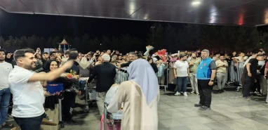 Şanlıurfa’da Diyanet ile kutsal topraklara giden hacılar dönmeye başladı!