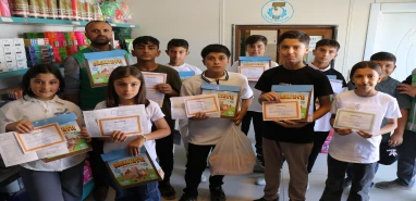 Şanlıurfa’da takdir belgesiyle gelen hediyeyle döndü!
