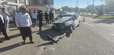 Şanlıurfa’da hurdaya dönen araçtan hafif yaralı kurtuldu