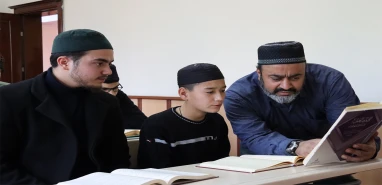 Haliliye'de örnek proje: Dünya gençleri Şanlıurfa’da hafız oluyor!