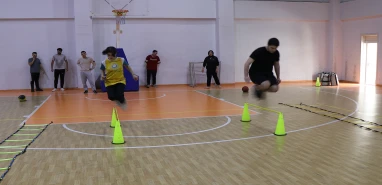 Haliliye’de gençler ücretsiz parkurlarda form tutuyor