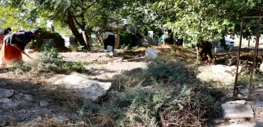 Harran’da mezarlıklarda temizlik seferberliği