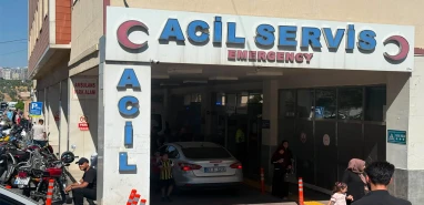 Şanlıurfa'da korkutan kaza: Öğrenci servisi ile otomobil çarpıştı
