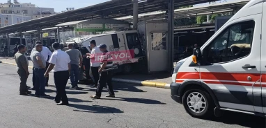 Şanlıurfa’da yol süpürme aracı toplama merkezine daldı!