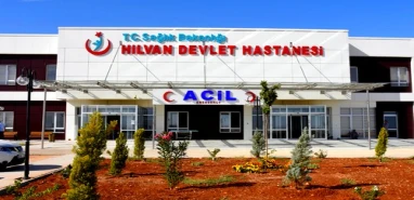 Şanlıurfa’da otomobil yoldan çıktı! 1’i çocuk 4 yaralı