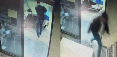 Şanlıurfa'da hırsızlık anı kamerada: Kuryenin taşığı yemeği çaldı!