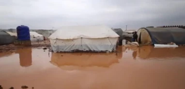 Şanlıurfa'nın sınır komşusunda sel! Çadırlar sular altında...