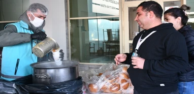 Siverek’te soğuk havayı unutturan ikram geleneği!