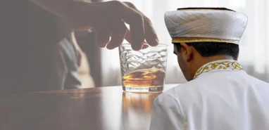 2 imamla ilgili flaş iddia! Biri alkol alıp namaz kıldırıyor, diğeri fantezi yapıyor
