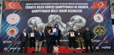 Bilek güreşinde 13 madalya
