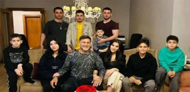 Sır gibi saklıyordu! İzzet Yıldızhan’ın 23 yıllık eşi ortaya çıktı, görenler şaştı kaldı