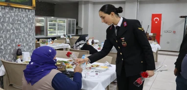Şanlıurfa'da jandarmadan şehit ve gazi ailelerine iftar