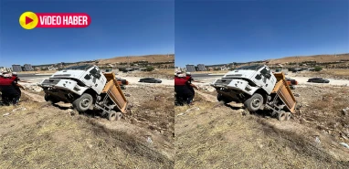 Şanlıurfa’da korkutan kaza: Kamyon yamaçta asılı kaldı…
