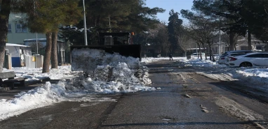Siverek’te okul yollarında kar temizliği hızlandı