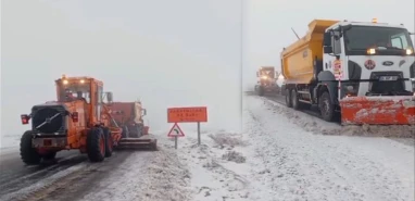 Şanlıurfa’da yollar ulaşıma yeniden açıldı