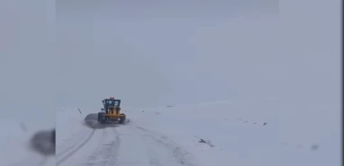 Karacadağ'da kar kalınlığı 1 metreyi buldu