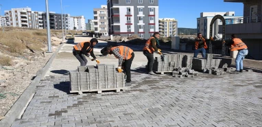 Karaköprü'de yeni yollar kilitli parke ile hizmete sunuluyor