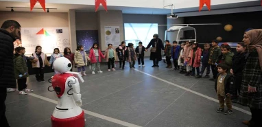 Şanlıurfa'daki bilim merkezi öğrencileri uzay ve havacılıkla tanıştırıyor
