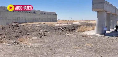 Şanlıurfa’da garip manzara: Sadece ayakları yapılmış kavşak…