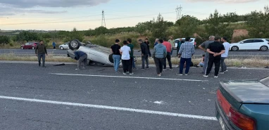 Şanlıurfa'da feci kaza! Otomobil ters döndü, 2 kişi yaralandı