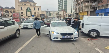 Şanlıurfa’da korkutan kaza: Otomobil yayaya çarptı!