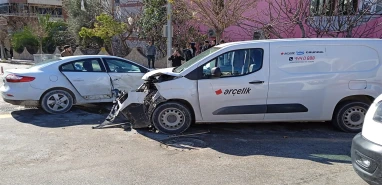 Şanlıurfa Nar Heykeli yanında trafik kazası! 5 yaralı