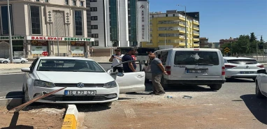 Şanlıurfa’da otomobiller çarpıştı! Yaralılar var